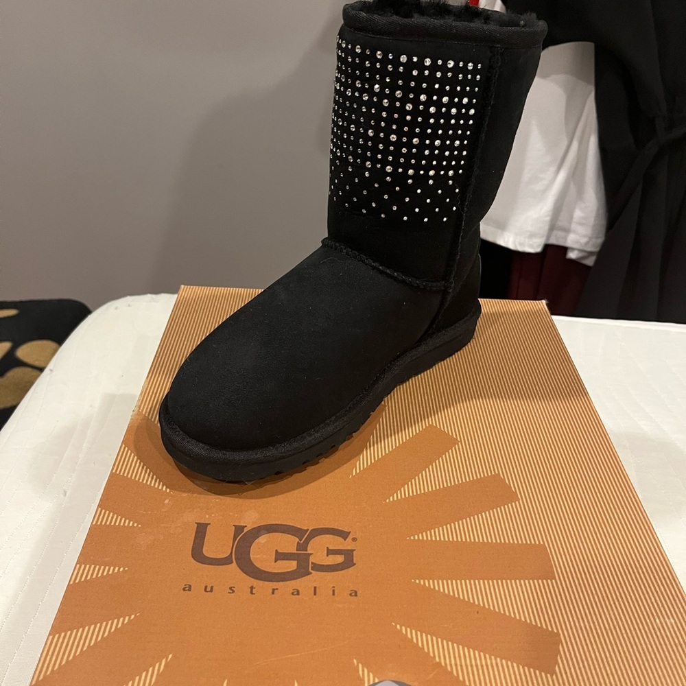 Brand New Womens Uggs size 5